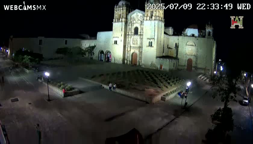 Oaxaca de Juarez City Skyline &  Templo de Santo Domingo de Guzman Church Square Live Cam - Oaxaca de Juárez, Oaxaca, Mexico