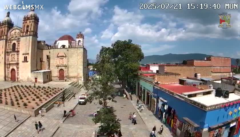 Oaxaca de Juarez City Skyline &  Templo de Santo Domingo de Guzman Church Square Live Cam - Oaxaca de Juárez, Oaxaca, Mexico