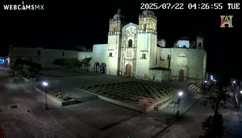 Oaxaca de Juarez City Skyline &  Templo de Santo Domingo de Guzman Church Square Live Cam - Oaxaca de Juárez, Oaxaca, Mexico