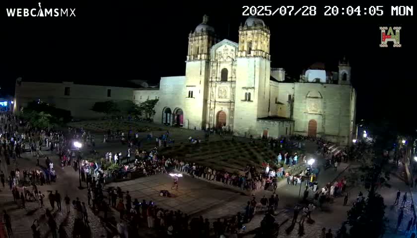 Oaxaca de Juarez City Skyline &  Templo de Santo Domingo de Guzman Church Square Live Cam - Oaxaca de Juárez, Oaxaca, Mexico