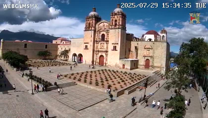 Oaxaca de Juarez City Skyline &  Templo de Santo Domingo de Guzman Church Square Live Cam - Oaxaca de Juárez, Oaxaca, Mexico