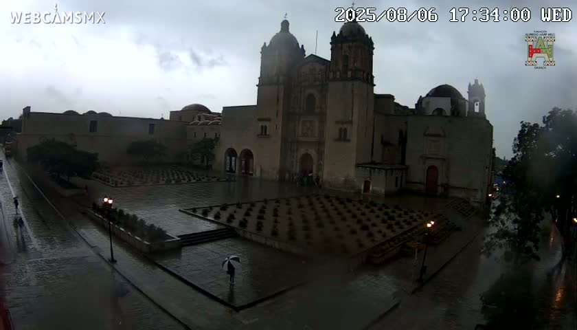Oaxaca de Juarez City Skyline &  Templo de Santo Domingo de Guzman Church Square Live Cam - Oaxaca de Juárez, Oaxaca, Mexico