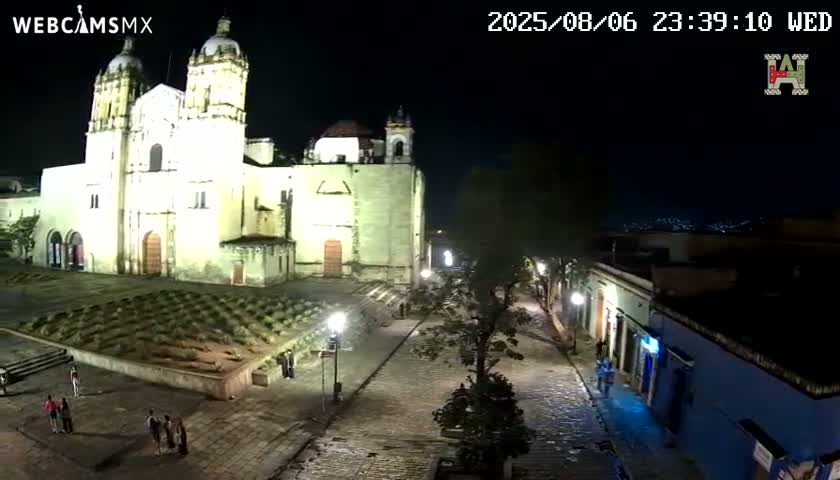 Oaxaca de Juarez City Skyline &  Templo de Santo Domingo de Guzman Church Square Live Cam - Oaxaca de Juárez, Oaxaca, Mexico