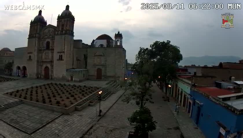 Oaxaca de Juarez City Skyline &  Templo de Santo Domingo de Guzman Church Square Live Cam - Oaxaca de Juárez, Oaxaca, Mexico