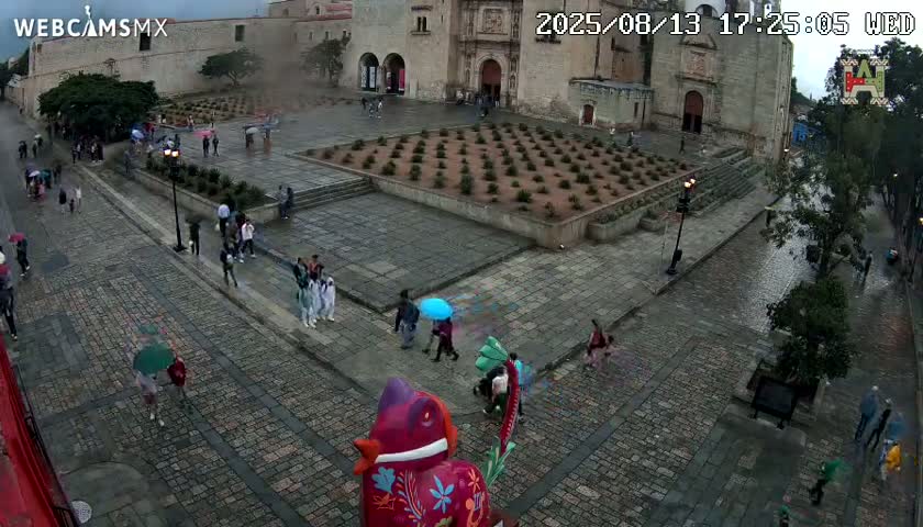 Oaxaca de Juarez City Skyline &  Templo de Santo Domingo de Guzman Church Square Live Cam - Oaxaca de Juárez, Oaxaca, Mexico