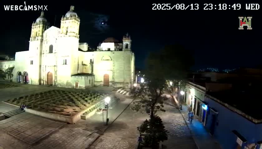 Oaxaca de Juarez City Skyline &  Templo de Santo Domingo de Guzman Church Square Live Cam - Oaxaca de Juárez, Oaxaca, Mexico