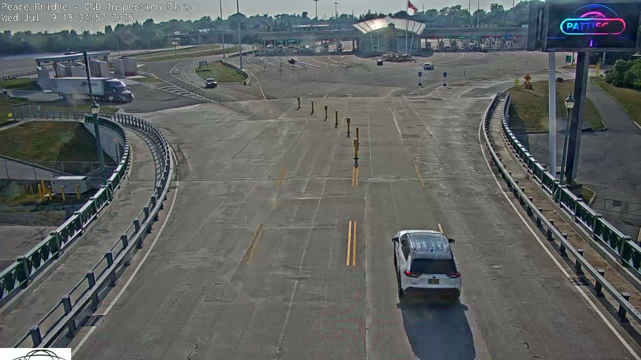 Fort Erie, Peace Bridge Canadian Inspection Plaza & Border Crossing Tool Booths Live Cam - Fort Erie, Niagara, Ontario, Canada