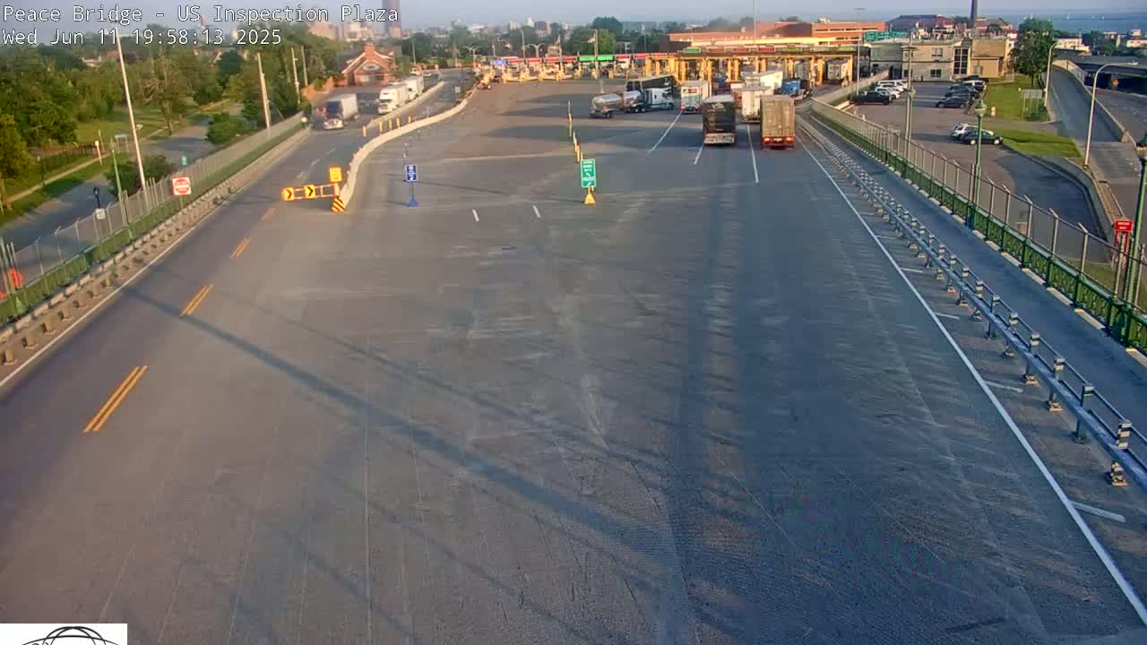 Buffalo, Peace Bridge USA Inspection Plaza & Lane Live Cam - Buffalo, Erie , Buffalo -Niagara Falls, New York, USA