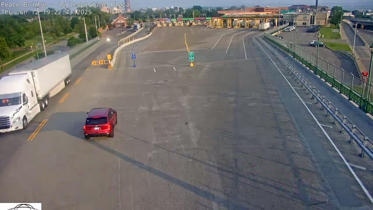 Buffalo, Peace Bridge USA Inspection Plaza & Lane Live Cam - Buffalo, Erie , Buffalo -Niagara Falls, New York, USA