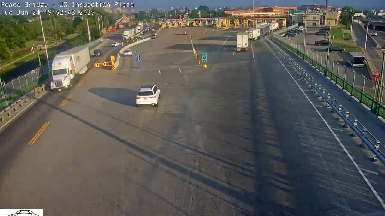 Buffalo, Peace Bridge USA Inspection Plaza & Lane Live Cam - Buffalo, Erie , Buffalo -Niagara Falls, New York, USA