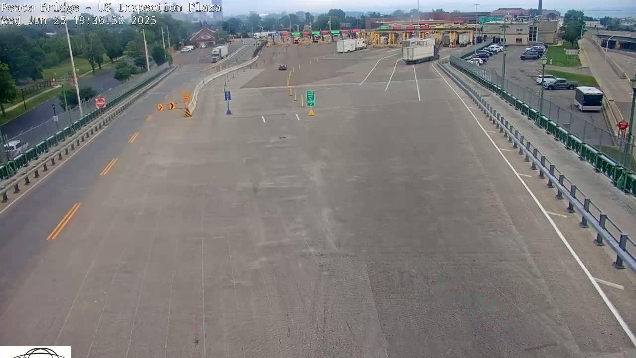 Buffalo, Peace Bridge USA Inspection Plaza & Lane Live Cam - Buffalo, Erie , Buffalo -Niagara Falls, New York, USA