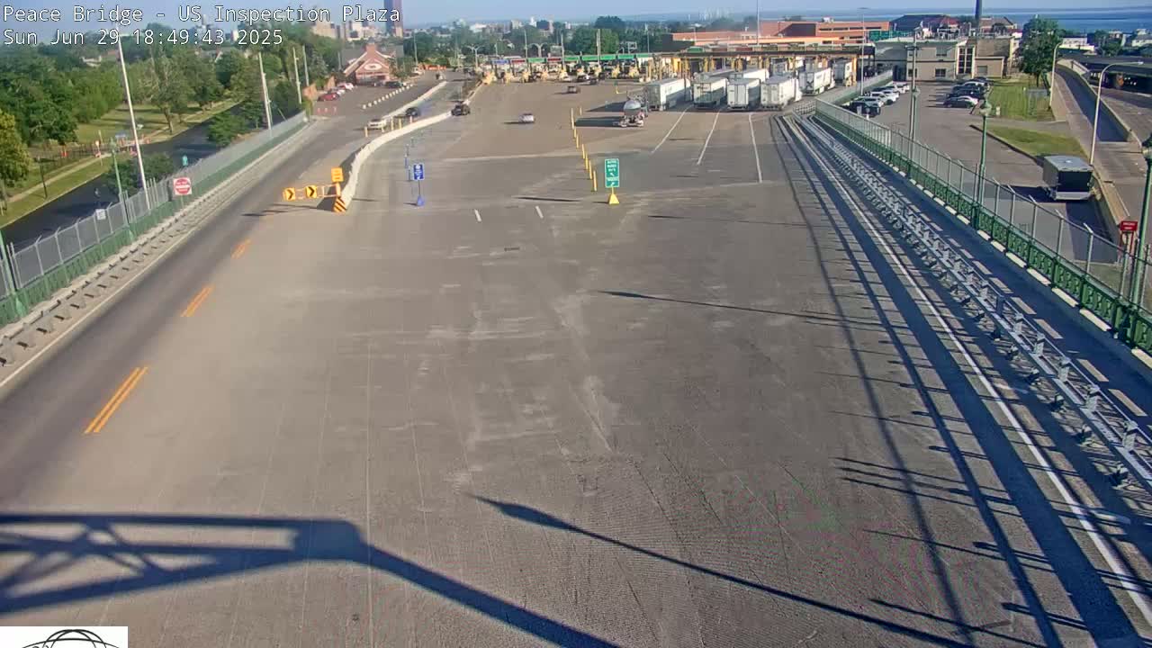 Buffalo, Peace Bridge USA Inspection Plaza & Lane Live Cam - Buffalo, Erie , Buffalo -Niagara Falls, New York, USA