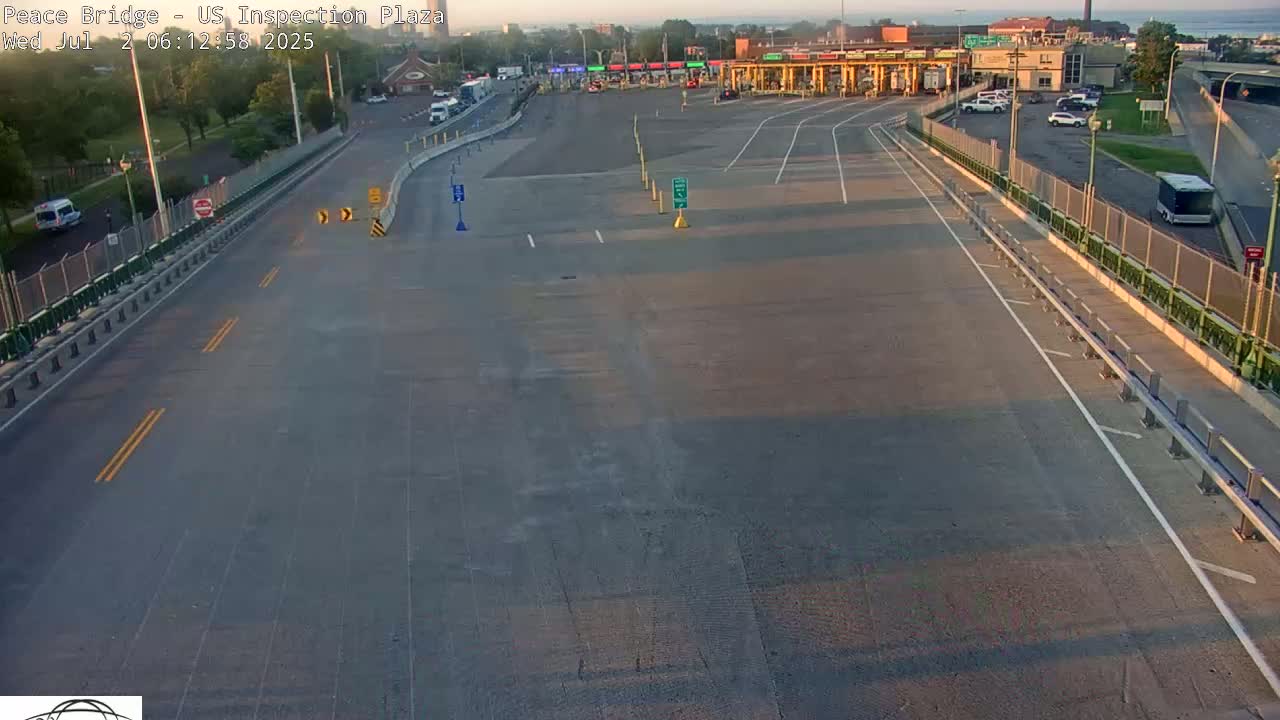Buffalo, Peace Bridge USA Inspection Plaza & Lane Live Cam - Buffalo, Erie , Buffalo -Niagara Falls, New York, USA