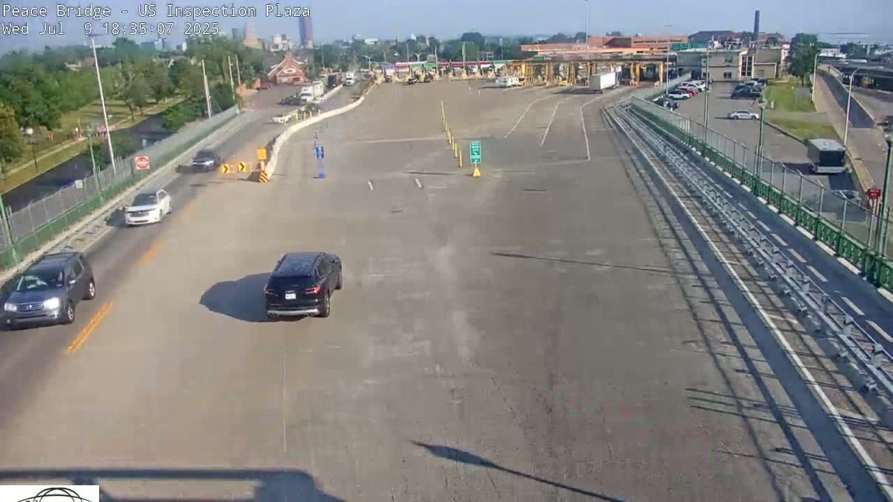 Buffalo, Peace Bridge USA Inspection Plaza & Lane Live Cam - Buffalo, Erie , Buffalo -Niagara Falls, New York, USA