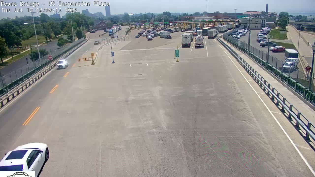 Buffalo, Peace Bridge USA Inspection Plaza & Lane Live Cam - Buffalo, Erie , Buffalo -Niagara Falls, New York, USA