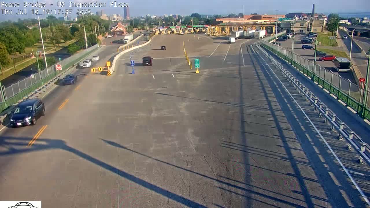 Buffalo, Peace Bridge USA Inspection Plaza & Lane Live Cam - Buffalo, Erie , Buffalo -Niagara Falls, New York, USA