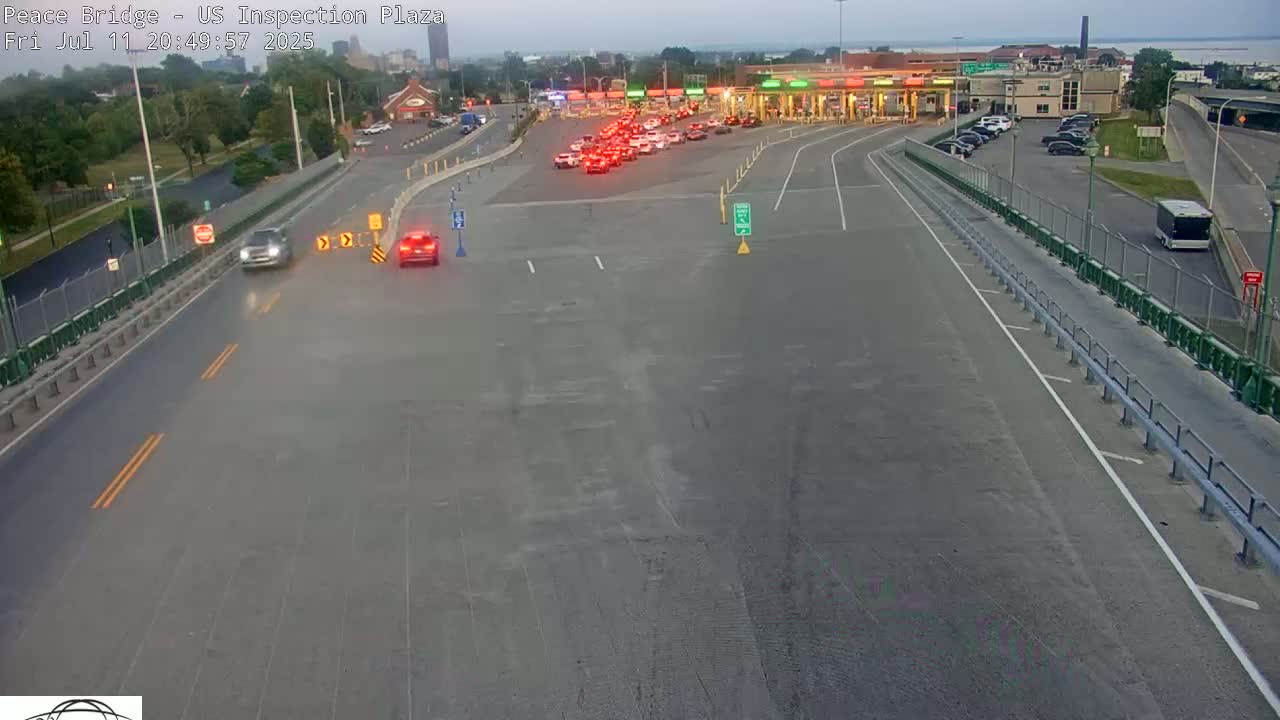 Buffalo, Peace Bridge USA Inspection Plaza & Lane Live Cam - Buffalo, Erie , Buffalo -Niagara Falls, New York, USA