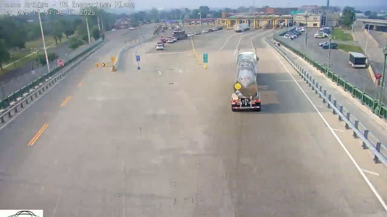 Buffalo, Peace Bridge USA Inspection Plaza & Lane Live Cam - Buffalo, Erie , Buffalo -Niagara Falls, New York, USA