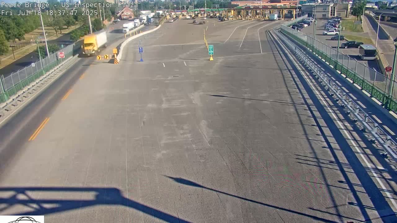 Buffalo, Peace Bridge USA Inspection Plaza & Lane Live Cam - Buffalo, Erie , Buffalo -Niagara Falls, New York, USA