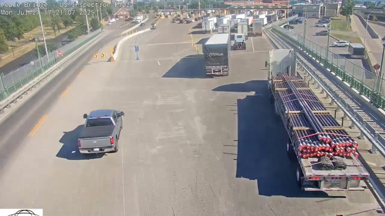 Buffalo, Peace Bridge USA Inspection Plaza & Lane Live Cam - Buffalo, Erie , Buffalo -Niagara Falls, New York, USA