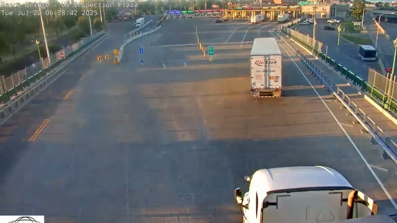 Buffalo, Peace Bridge USA Inspection Plaza & Lane Live Cam - Buffalo, Erie , Buffalo -Niagara Falls, New York, USA