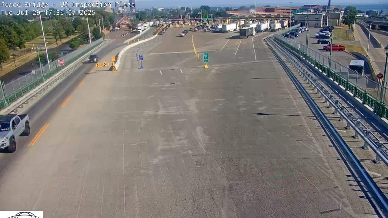Buffalo, Peace Bridge USA Inspection Plaza & Lane Live Cam - Buffalo, Erie , Buffalo -Niagara Falls, New York, USA