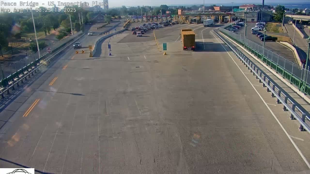 Buffalo, Peace Bridge USA Inspection Plaza & Lane Live Cam - Buffalo, Erie , Buffalo -Niagara Falls, New York, USA