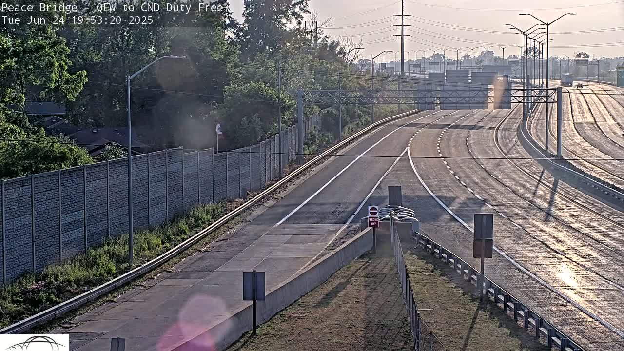 Fort Erie,  Canada Duty Free  Road Entrance to Peace Bridge Live Cam - Fort Erie, Niagara, Ontario, Canada