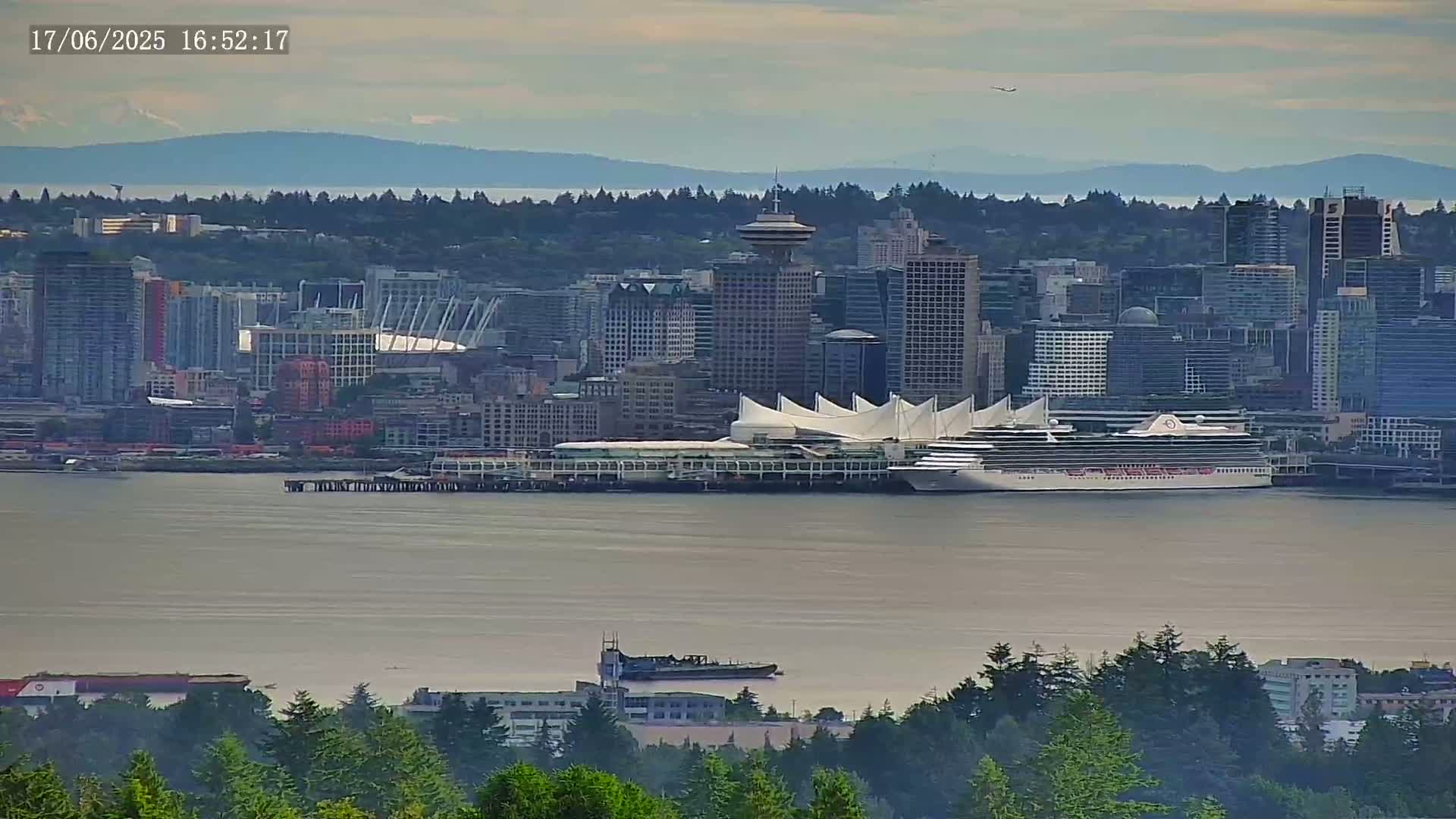 Vancouver City Skyline  & Cruise Ship Spotting Live Cam - Vancouver, Metro Vancouver, British Columbia, Canada