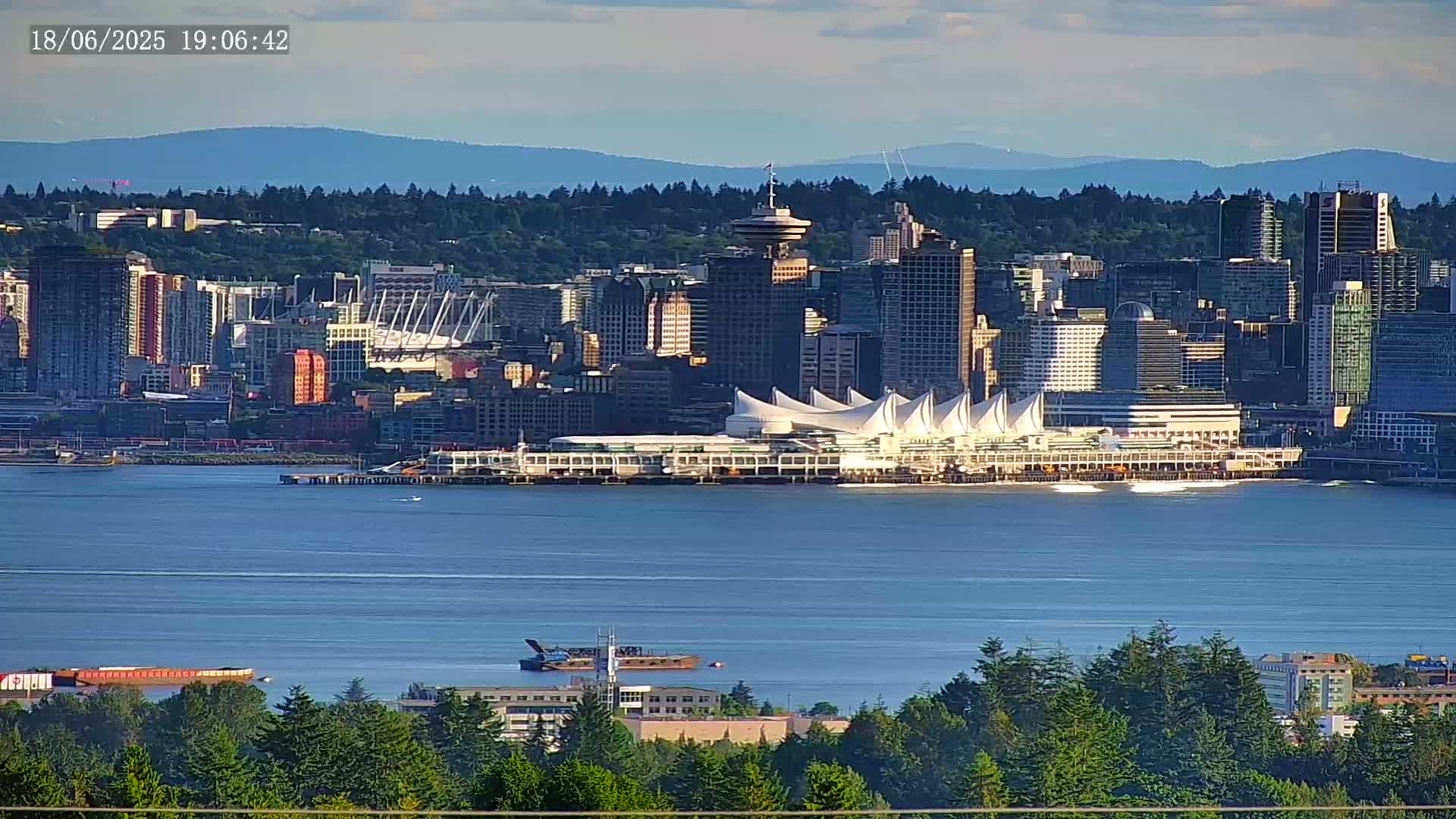 Vancouver City Skyline  & Cruise Ship Spotting Live Cam - Vancouver, Metro Vancouver, British Columbia, Canada