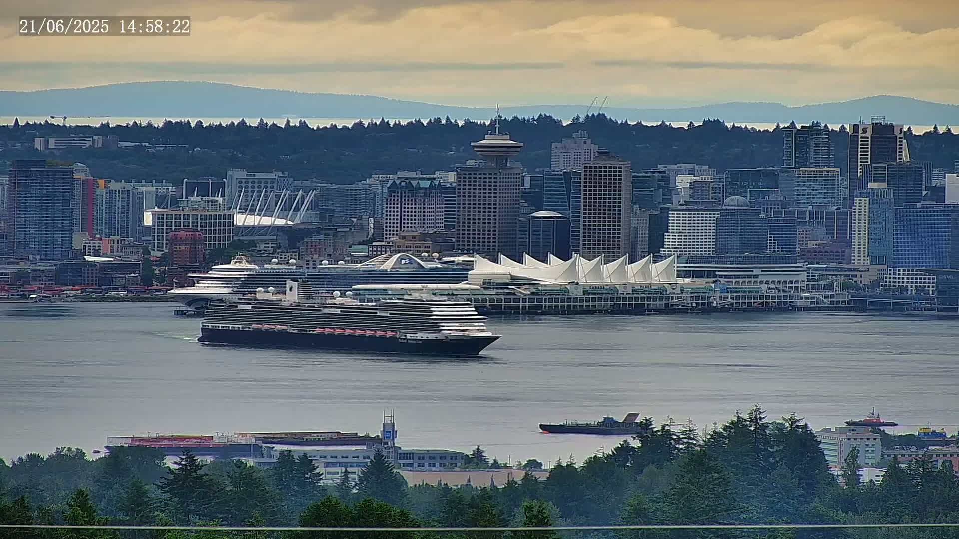 Vancouver City Skyline  & Cruise Ship Spotting Live Cam - Vancouver, Metro Vancouver, British Columbia, Canada