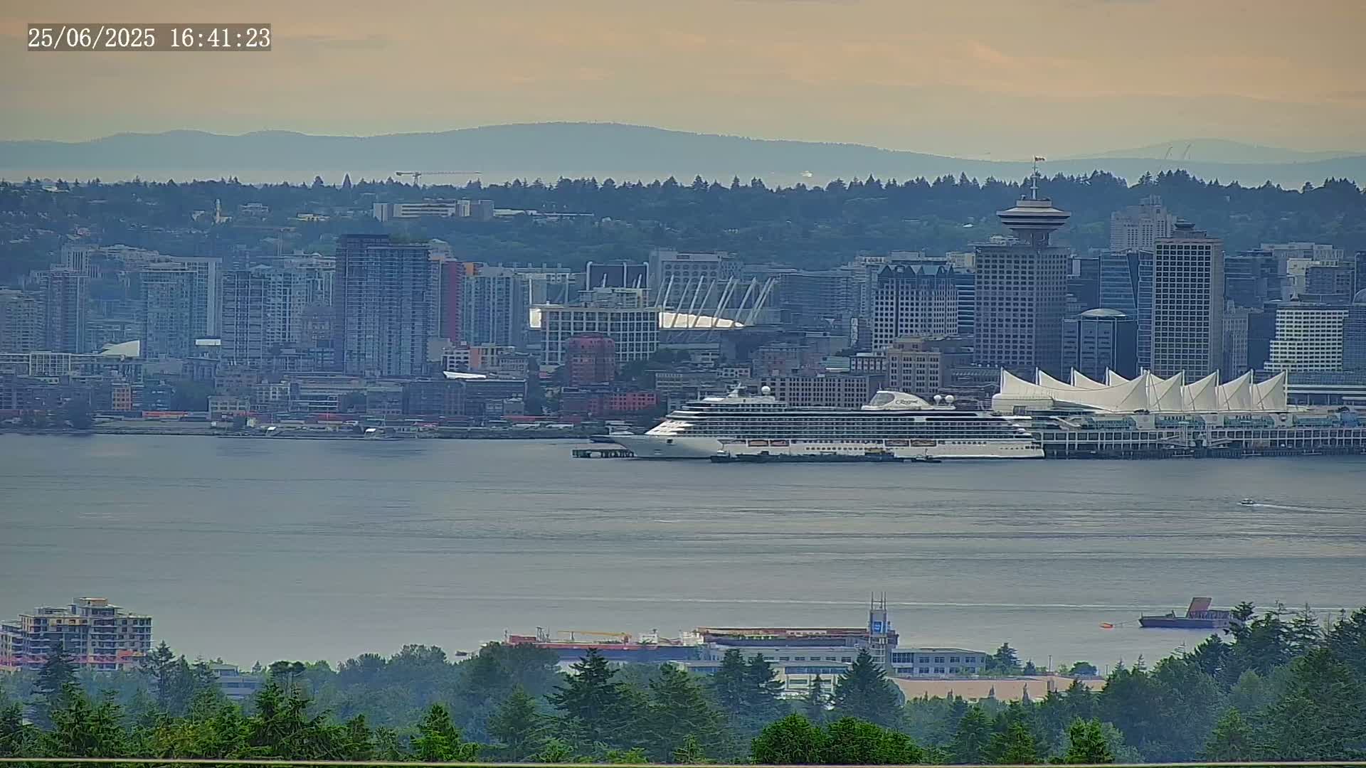 Vancouver City Skyline  & Cruise Ship Spotting Live Cam - Vancouver, Metro Vancouver, British Columbia, Canada