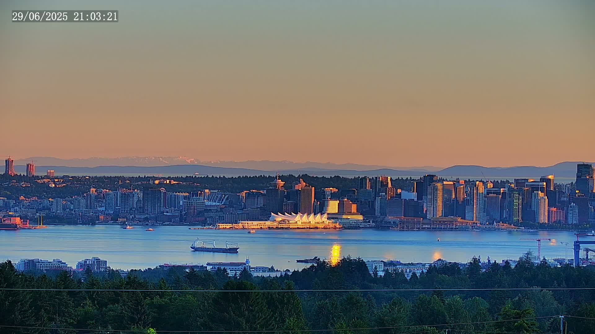 Vancouver City Skyline  & Cruise Ship Spotting Live Cam - Vancouver, Metro Vancouver, British Columbia, Canada
