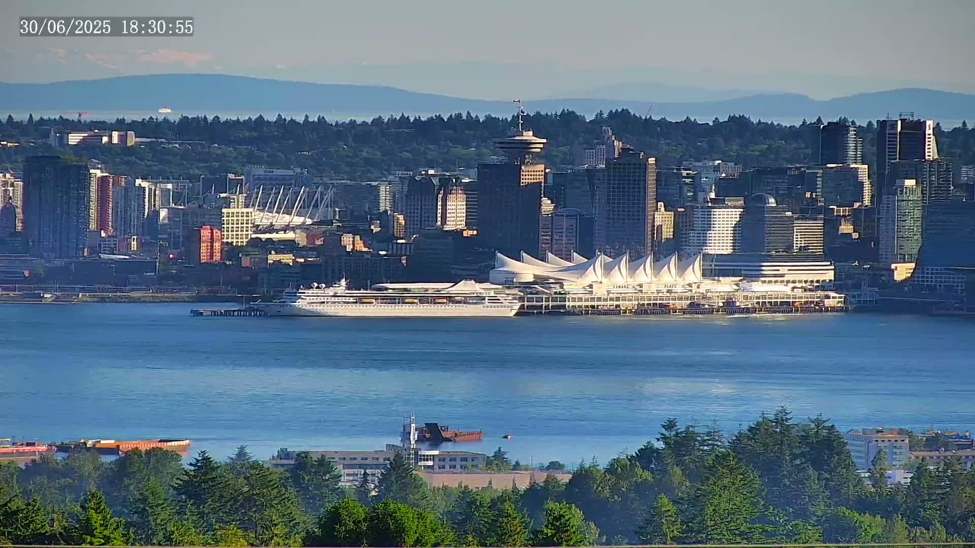 Vancouver City Skyline  & Cruise Ship Spotting Live Cam - Vancouver, Metro Vancouver, British Columbia, Canada