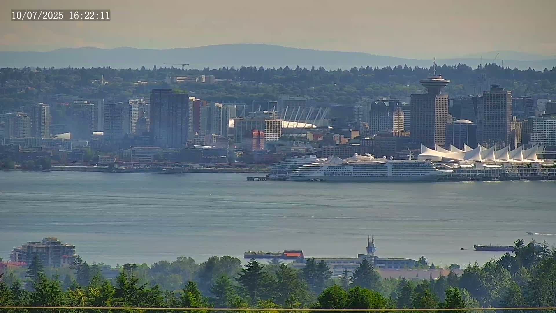 Vancouver City Skyline  & Cruise Ship Spotting Live Cam - Vancouver, Metro Vancouver, British Columbia, Canada