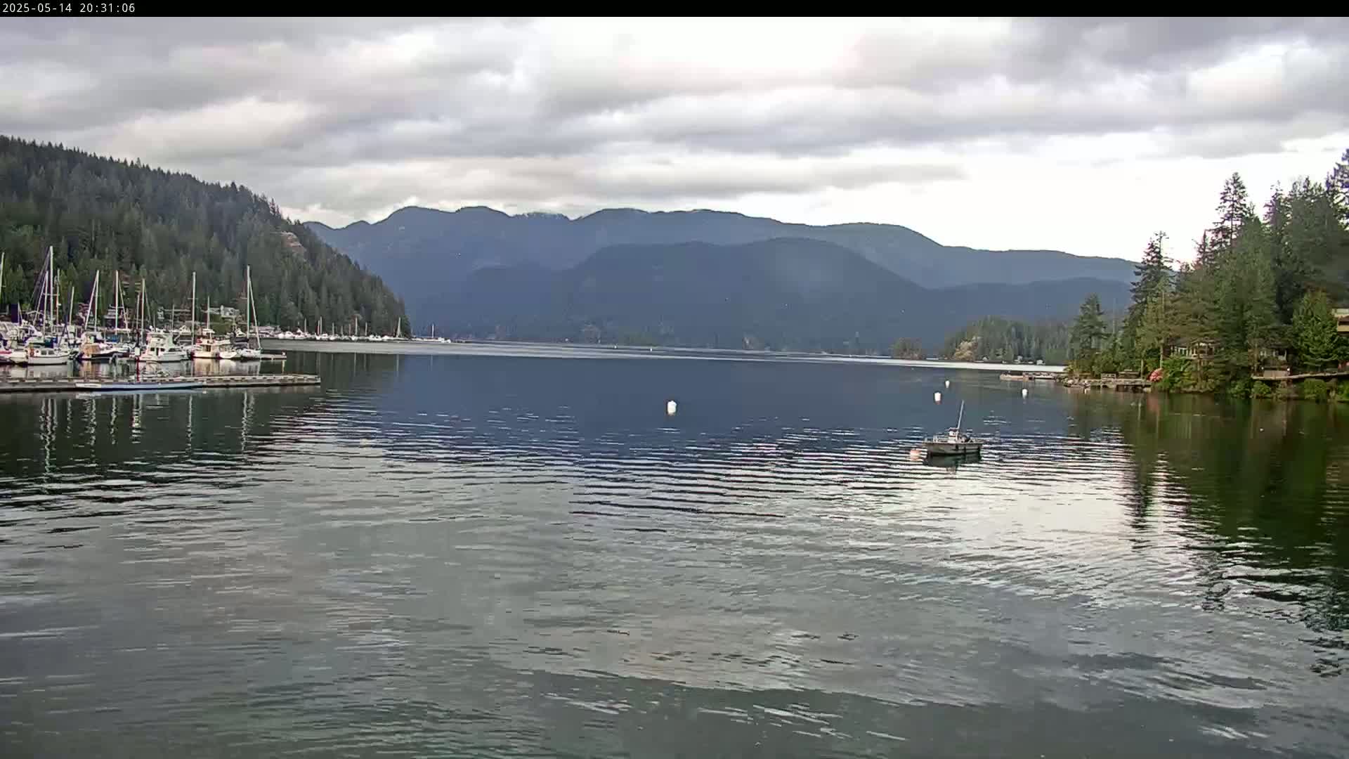 Vancouver Deep Cove Beach & Kayak Center Live Cam - Deep Cove, North Vancouver, Metro Vancouver, British Columbia, Canada