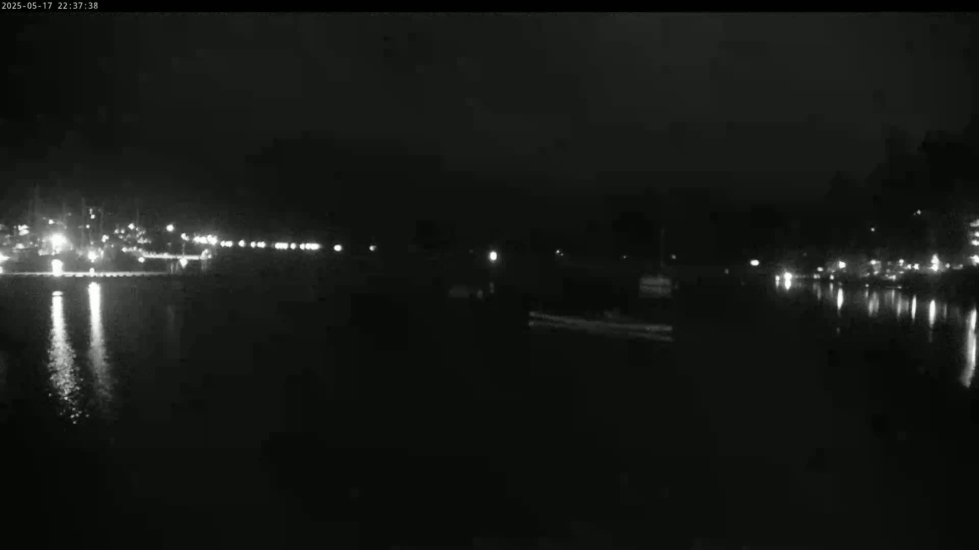 Vancouver Deep Cove Beach & Kayak Center Live Cam - Deep Cove, North Vancouver, Metro Vancouver, British Columbia, Canada
