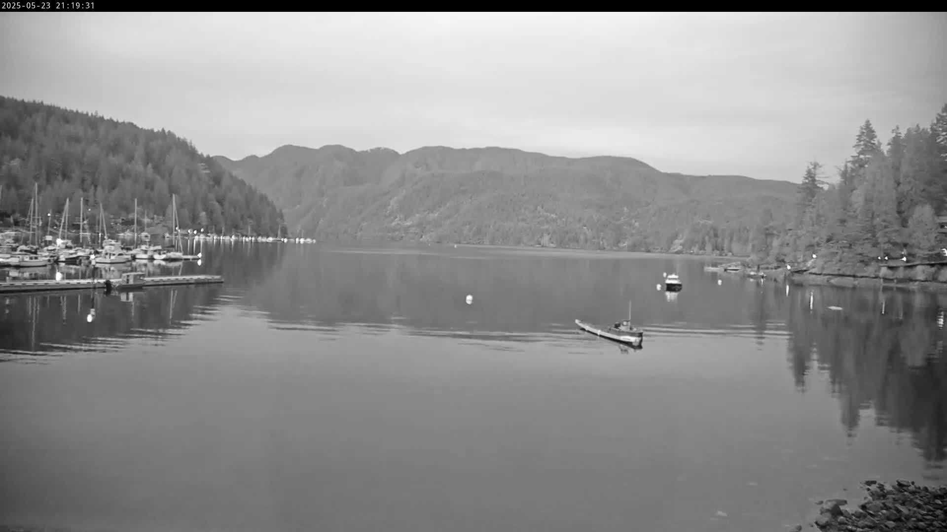 Vancouver Deep Cove Beach & Kayak Center Live Cam - Deep Cove, North Vancouver, Metro Vancouver, British Columbia, Canada