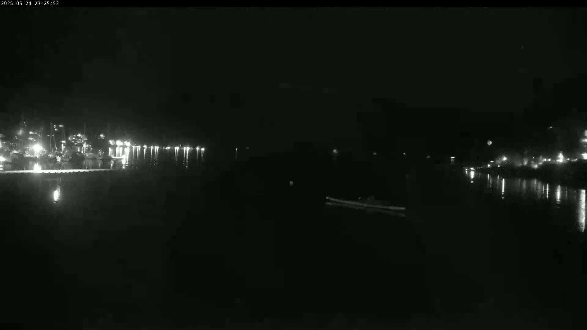 Vancouver Deep Cove Beach & Kayak Center Live Cam - Deep Cove, North Vancouver, Metro Vancouver, British Columbia, Canada