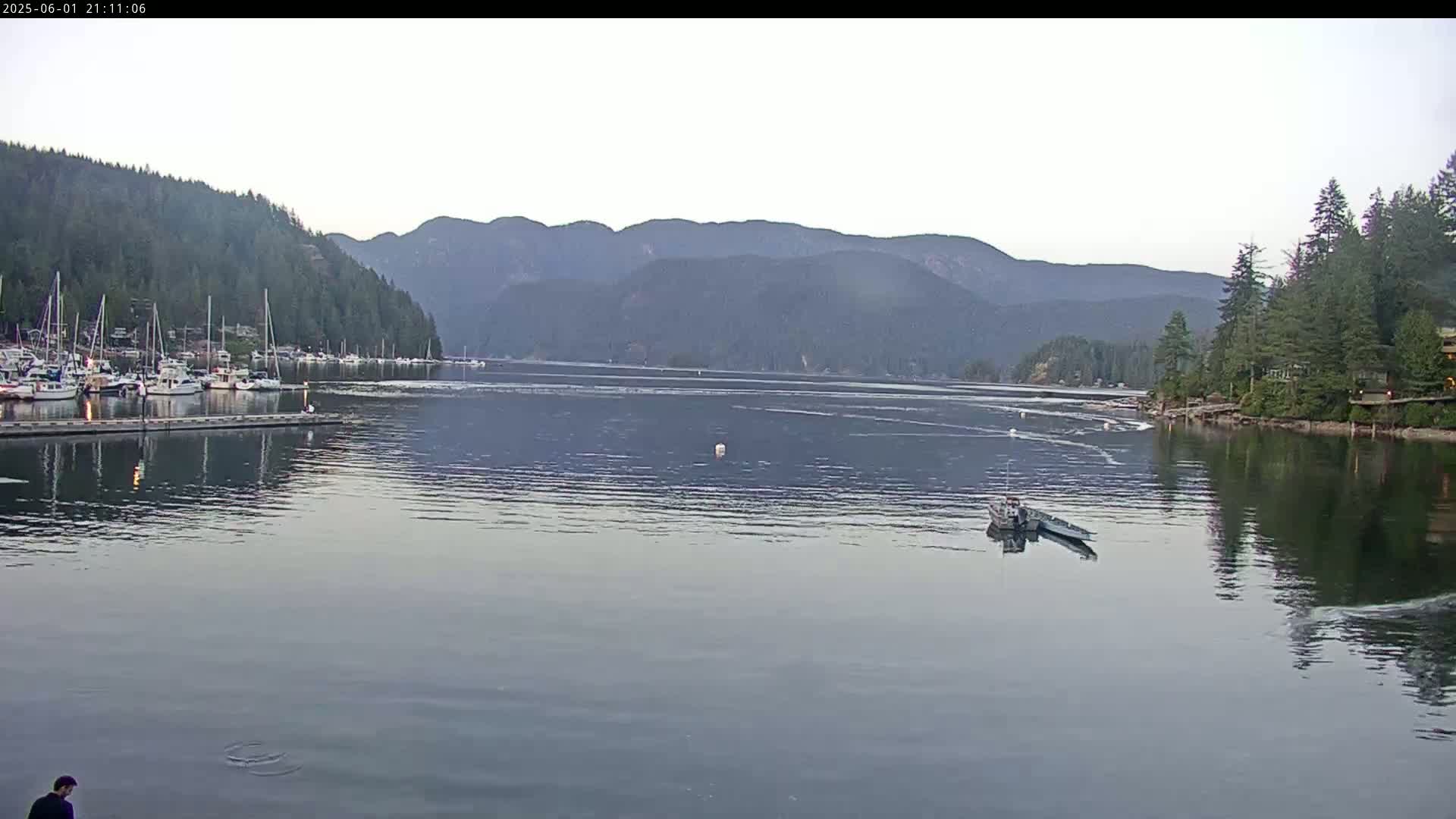 Vancouver Deep Cove Beach & Kayak Center Live Cam - Deep Cove, North Vancouver, Metro Vancouver, British Columbia, Canada