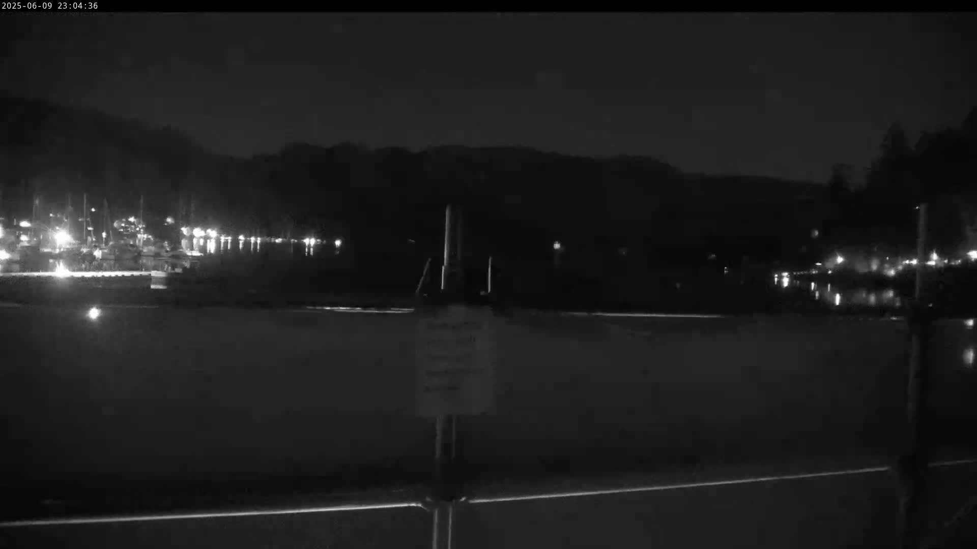 Vancouver Deep Cove Beach & Kayak Center Live Cam - Deep Cove, North Vancouver, Metro Vancouver, British Columbia, Canada