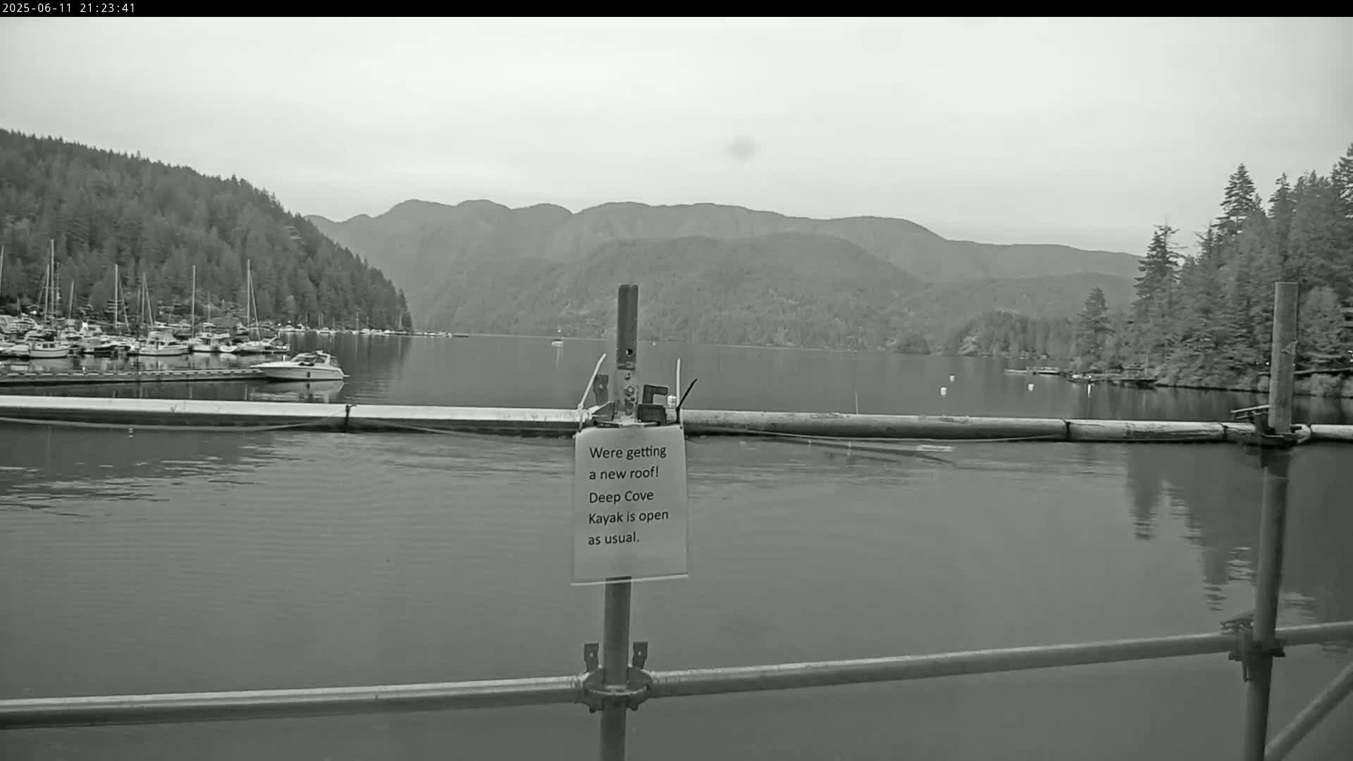 Vancouver Deep Cove Beach & Kayak Center Live Cam - Deep Cove, North Vancouver, Metro Vancouver, British Columbia, Canada