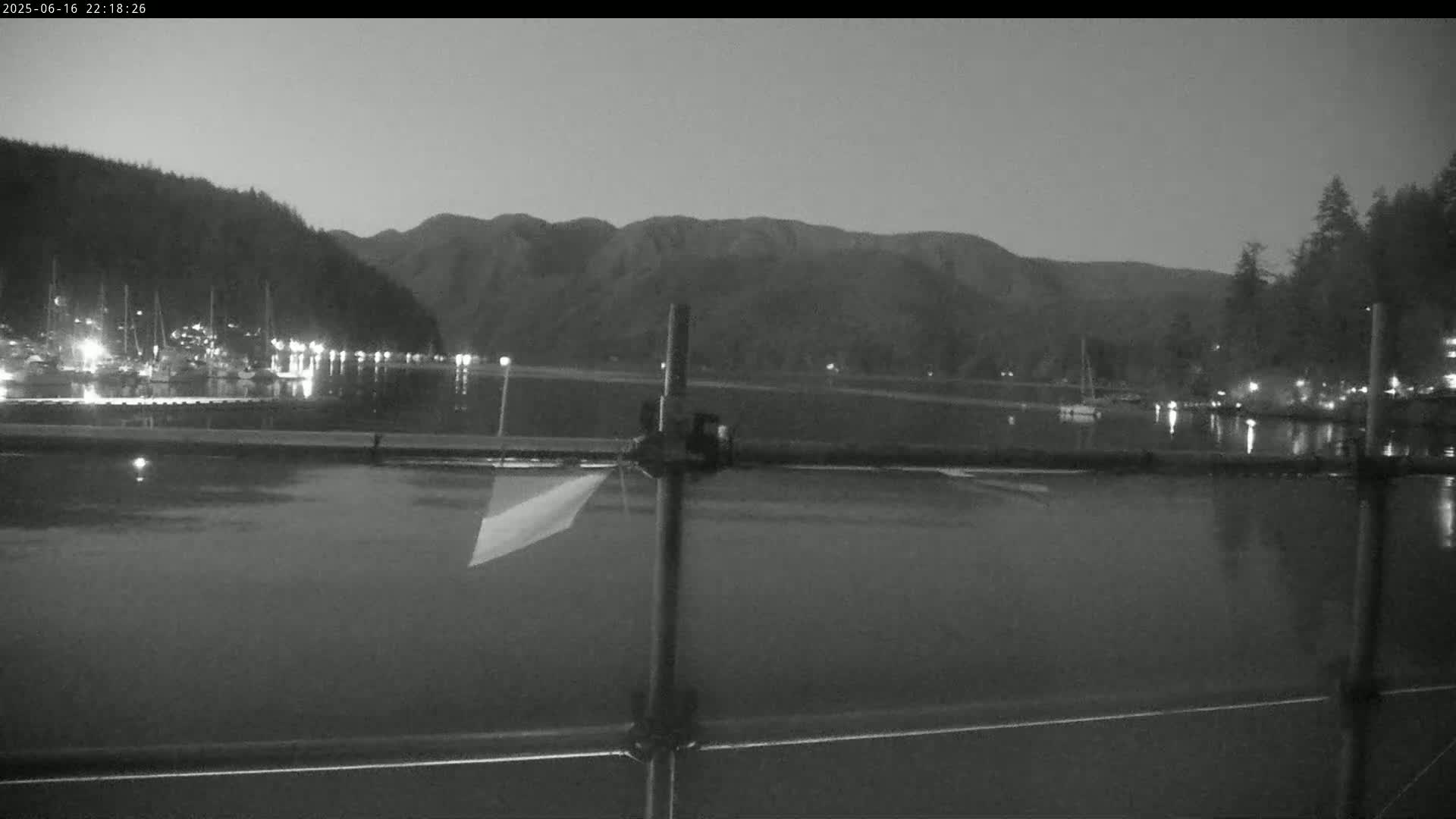 Vancouver Deep Cove Beach & Kayak Center Live Cam - Deep Cove, North Vancouver, Metro Vancouver, British Columbia, Canada
