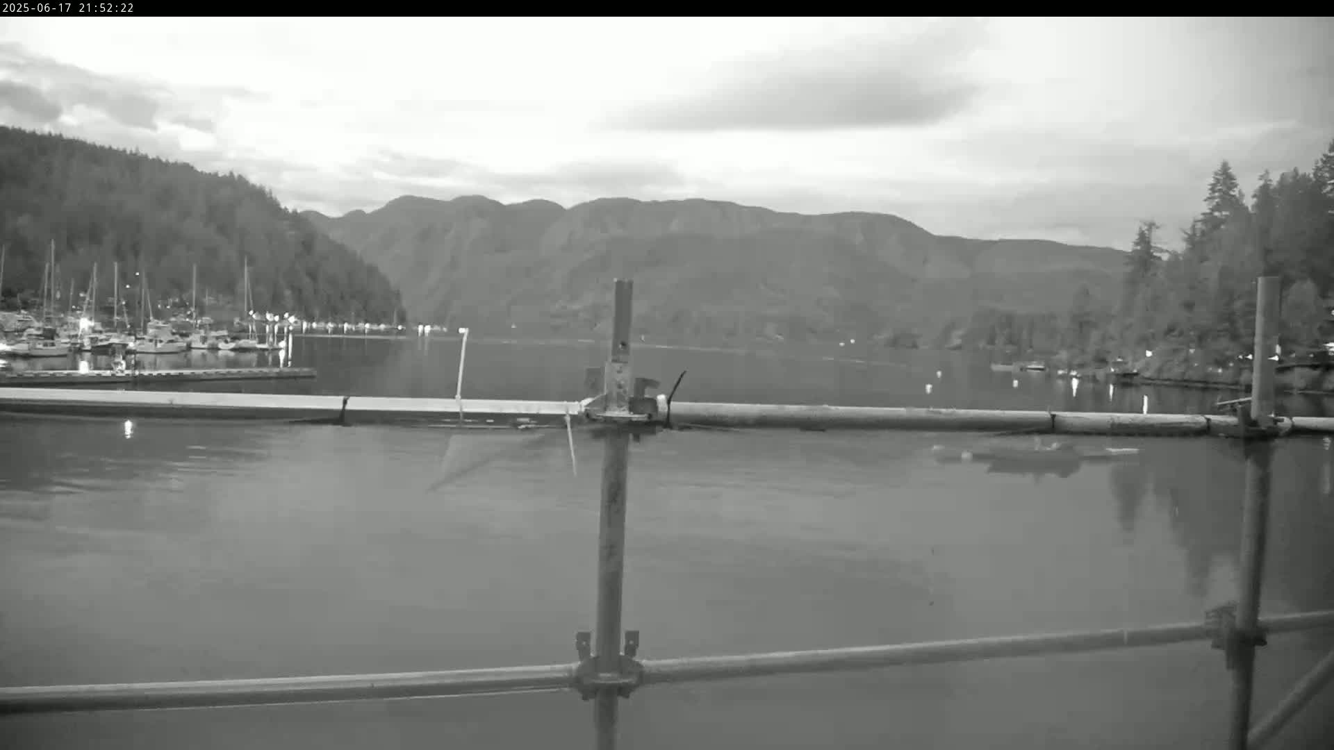 Vancouver Deep Cove Beach & Kayak Center Live Cam - Deep Cove, North Vancouver, Metro Vancouver, British Columbia, Canada