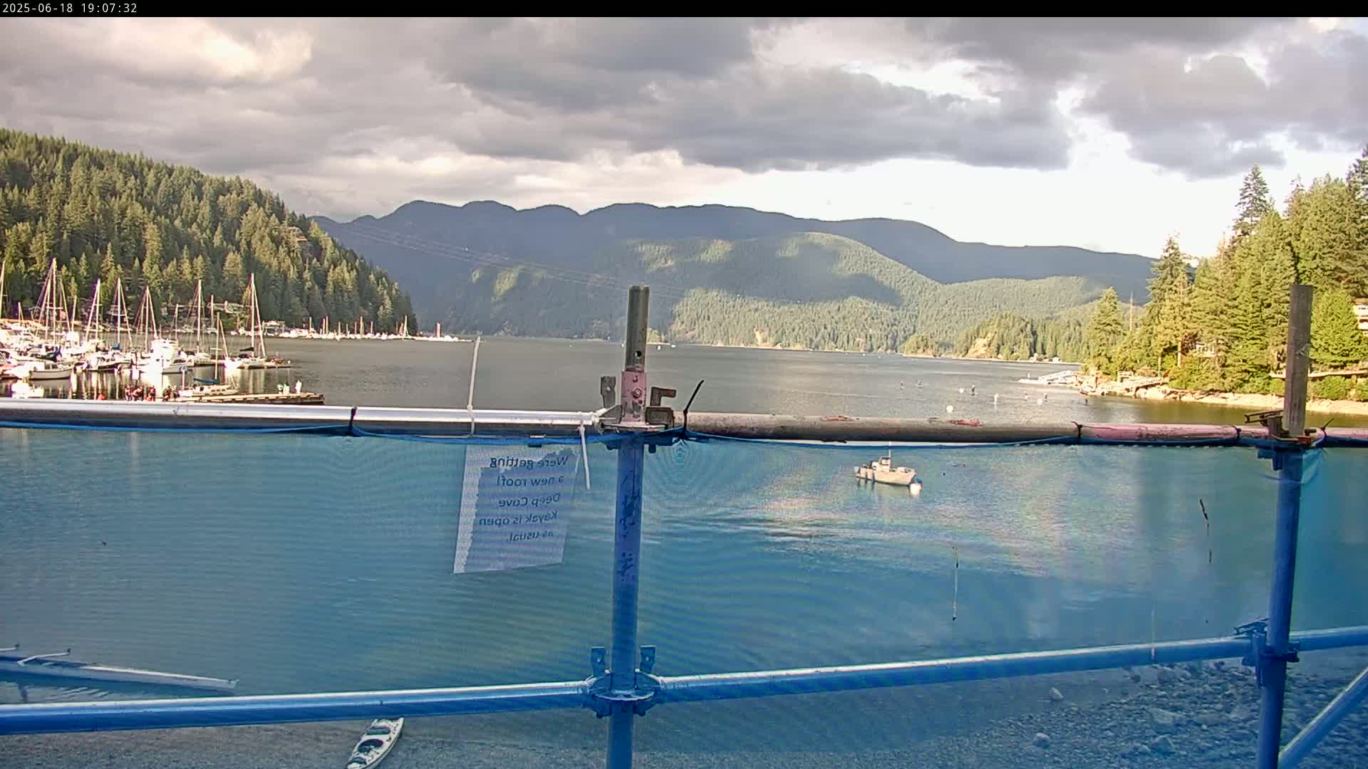 Vancouver Deep Cove Beach & Kayak Center Live Cam - Deep Cove, North Vancouver, Metro Vancouver, British Columbia, Canada