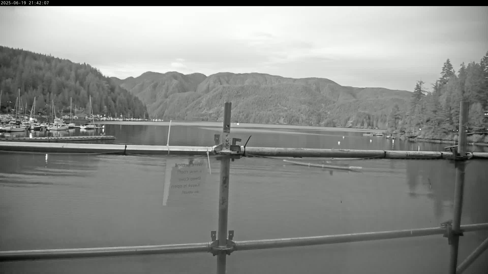 Vancouver Deep Cove Beach & Kayak Center Live Cam - Deep Cove, North Vancouver, Metro Vancouver, British Columbia, Canada