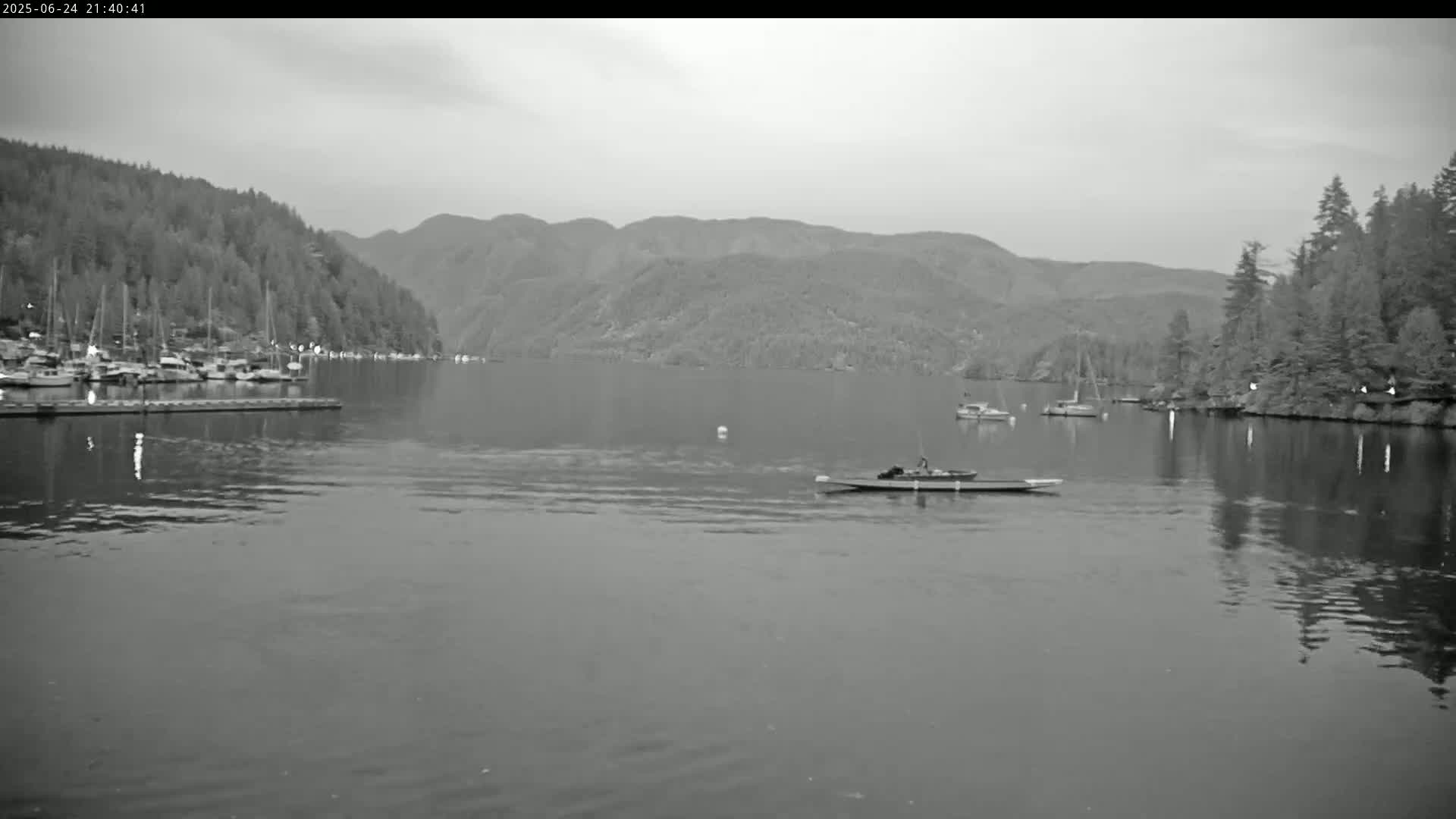 Vancouver Deep Cove Beach & Kayak Center Live Cam - Deep Cove, North Vancouver, Metro Vancouver, British Columbia, Canada