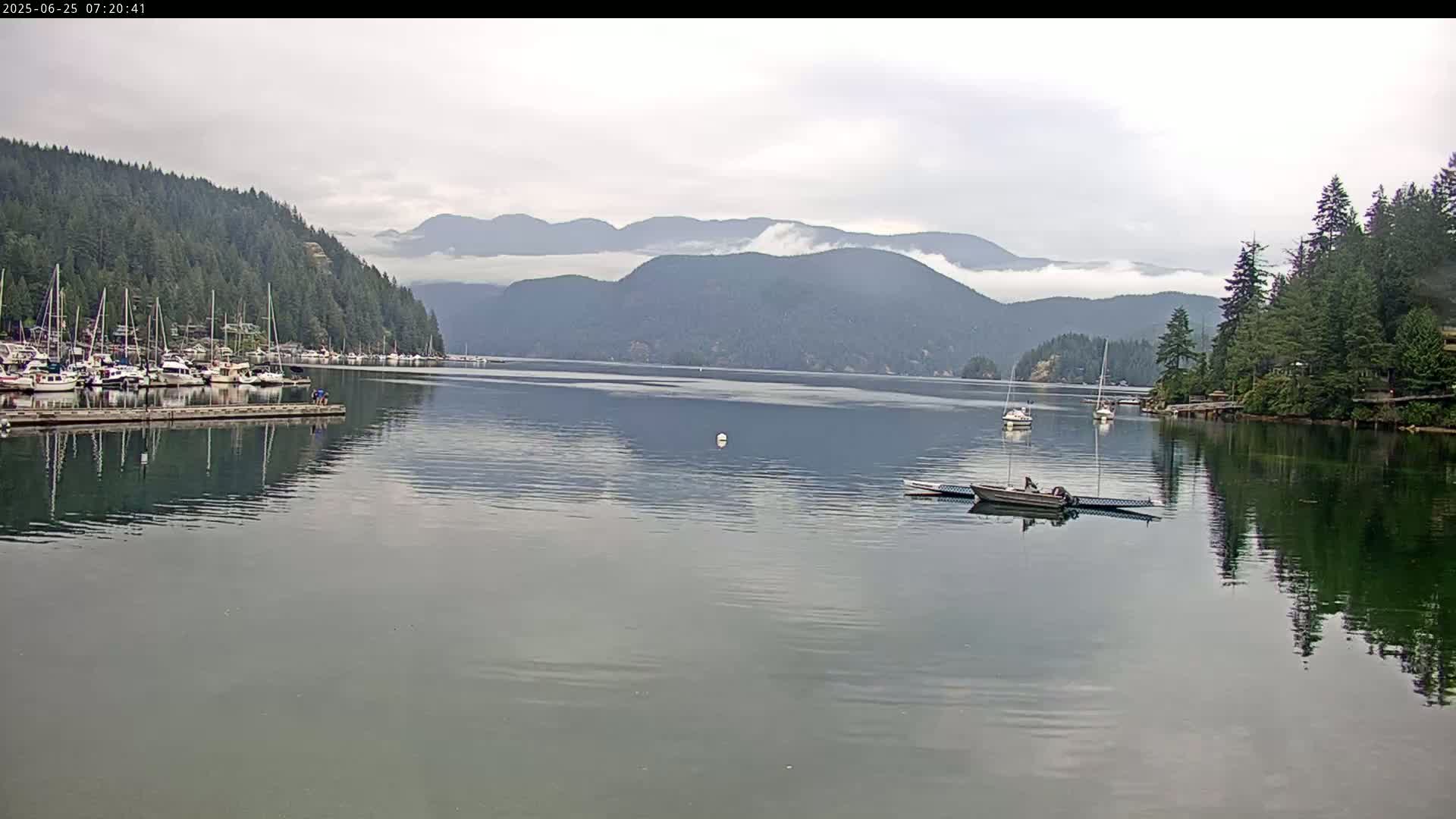 Vancouver Deep Cove Beach & Kayak Center Live Cam - Deep Cove, North Vancouver, Metro Vancouver, British Columbia, Canada
