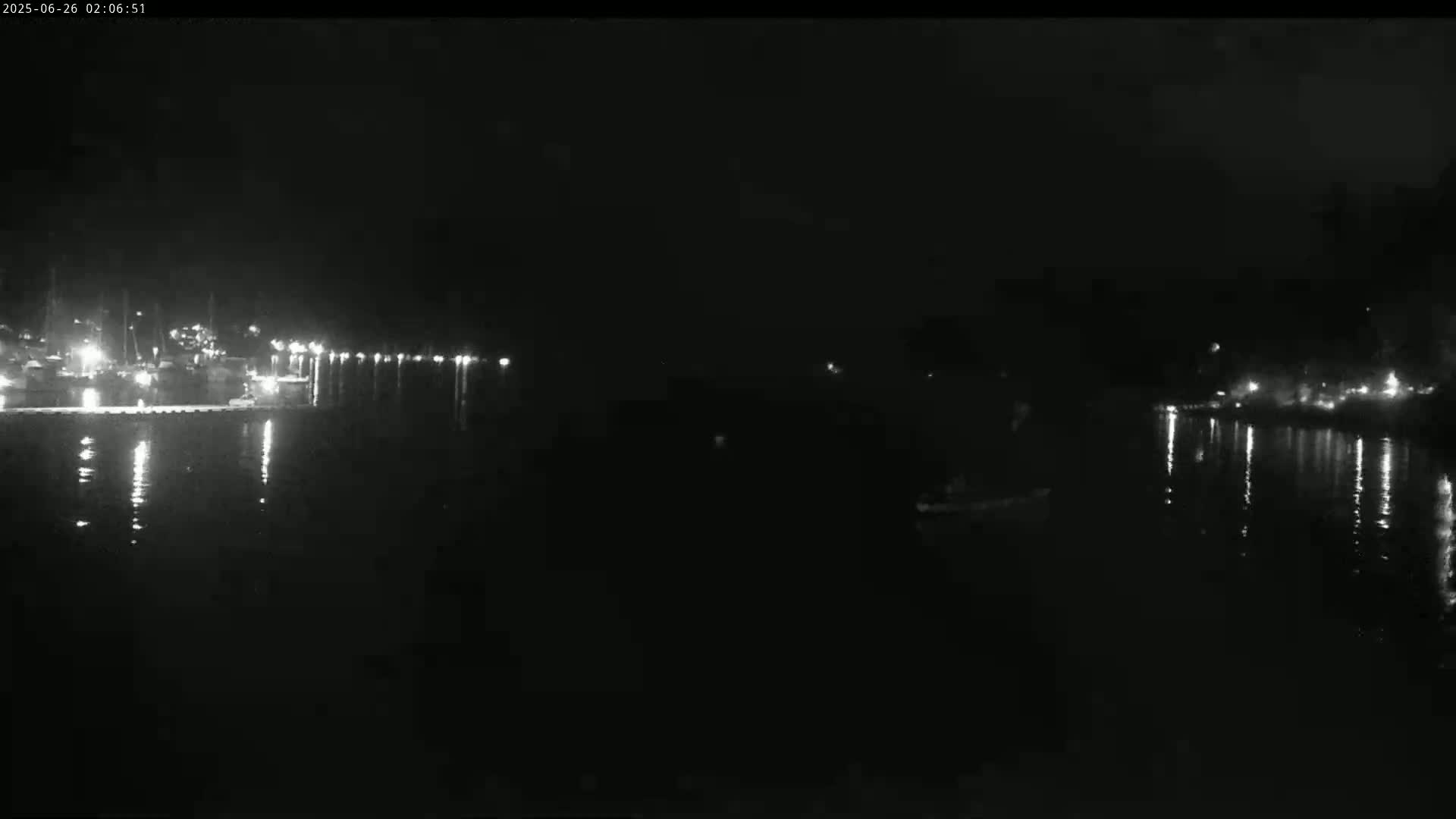 Vancouver Deep Cove Beach & Kayak Center Live Cam - Deep Cove, North Vancouver, Metro Vancouver, British Columbia, Canada