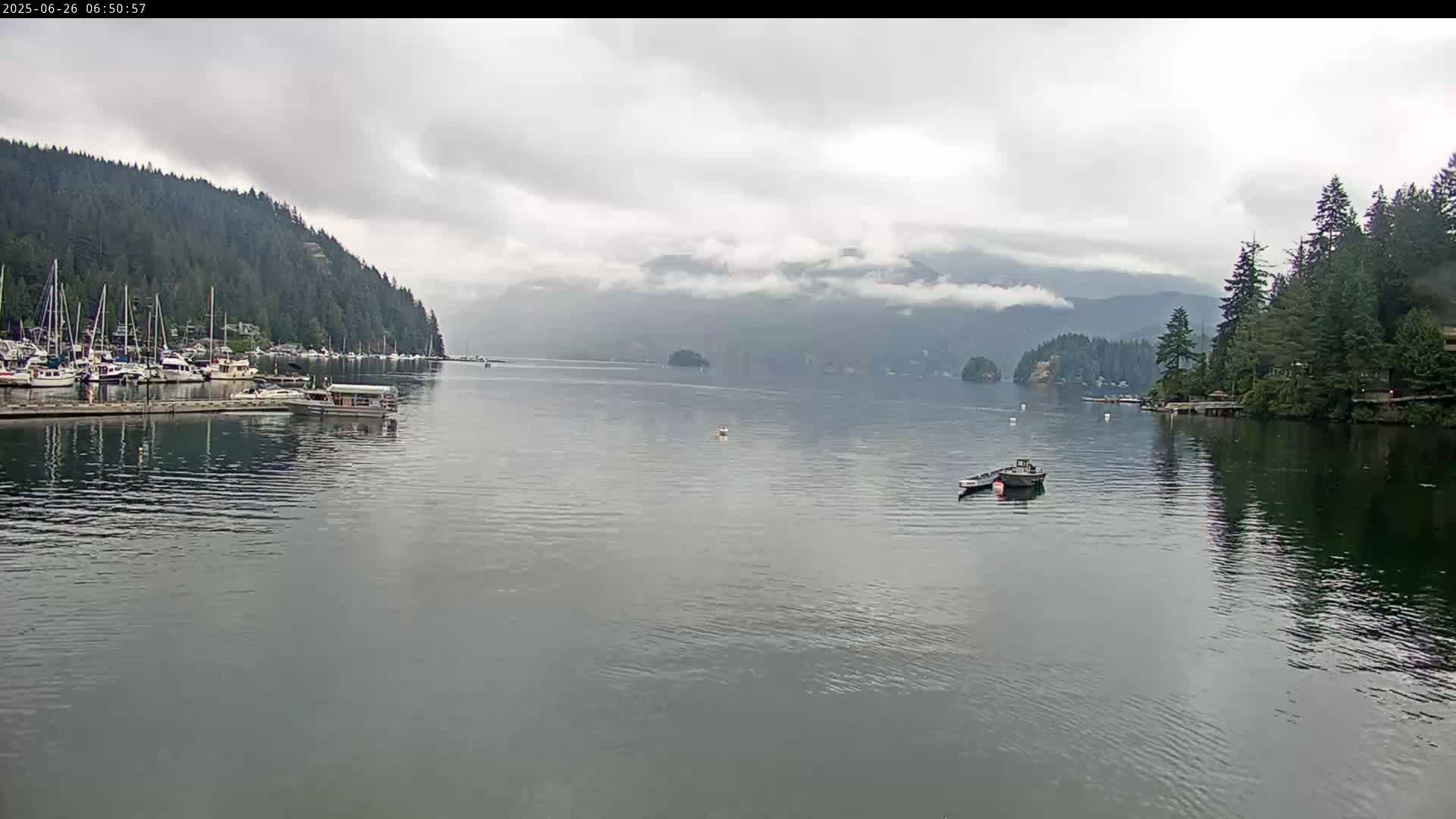 Vancouver Deep Cove Beach & Kayak Center Live Cam - Deep Cove, North Vancouver, Metro Vancouver, British Columbia, Canada